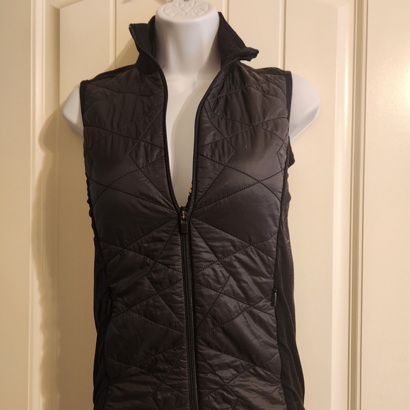 Athleta Jackets & Blazers - Athleta Women's Black Quilted Vest